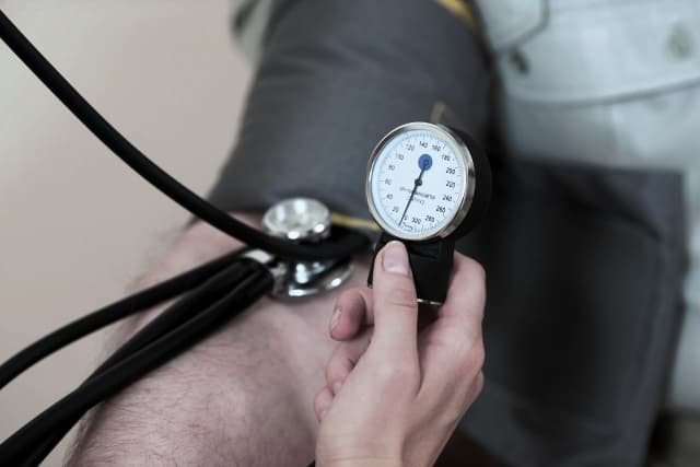 ショック（急な血圧低下）の分類と原因、症状、介護看護での対応