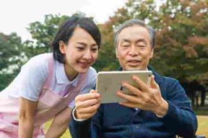 混合介護(介護保険サービスと保険外サービス)方針示す 厚労省