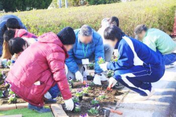 ボランティアとは 無償・有償の違い、探し方、活動分野