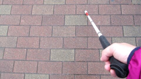視覚障害者が生活で困ること|15項目と場面別の工夫・相談先